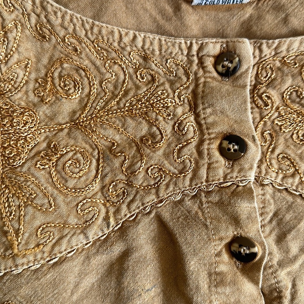 Embroidered Crop Top - Picture 2 of 3